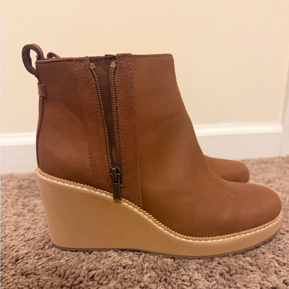 Toms Women's Water Resistant Raven Wedge Ankle Boots Dark Ember Suede, Size 8M